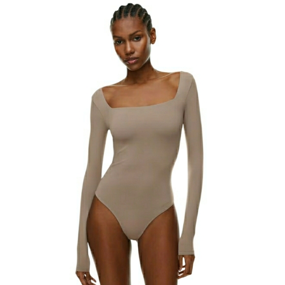 Aritzia Tops - NWT Aritzia Contour Squareneck Hip Top- L